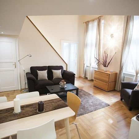 Agora Apartment Будапеща Екстериор снимка