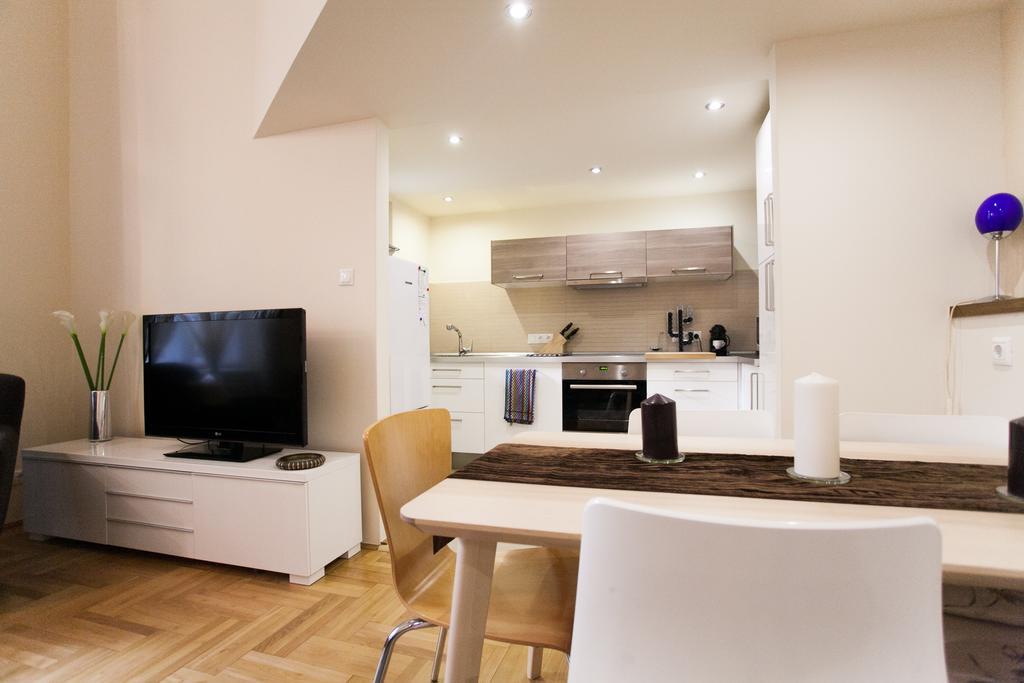 Agora Apartment Будапеща Екстериор снимка