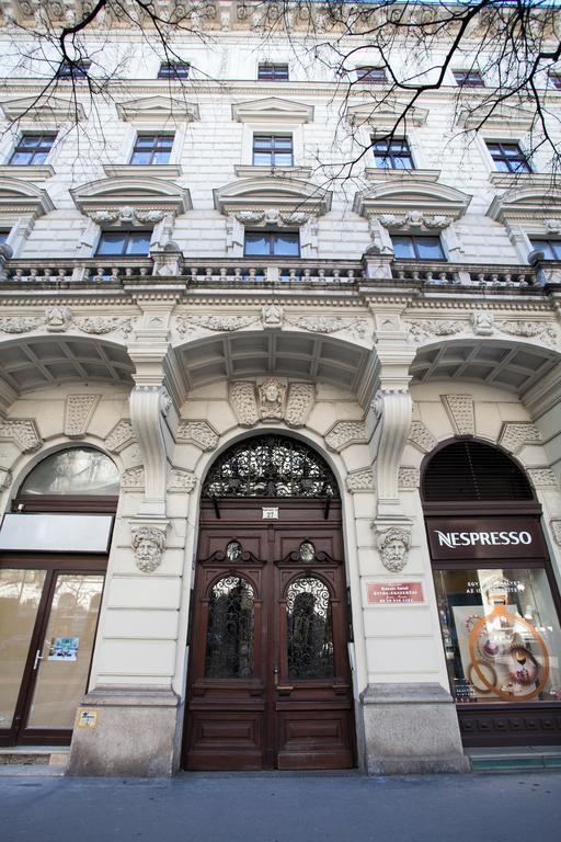 Agora Apartment Будапеща Екстериор снимка