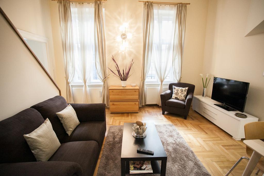 Agora Apartment Будапеща Екстериор снимка
