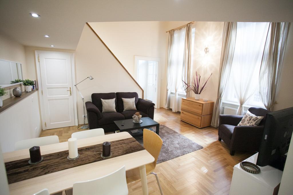 Agora Apartment Будапеща Екстериор снимка