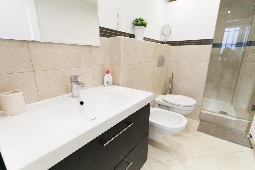 Agora Apartment Будапеща Екстериор снимка