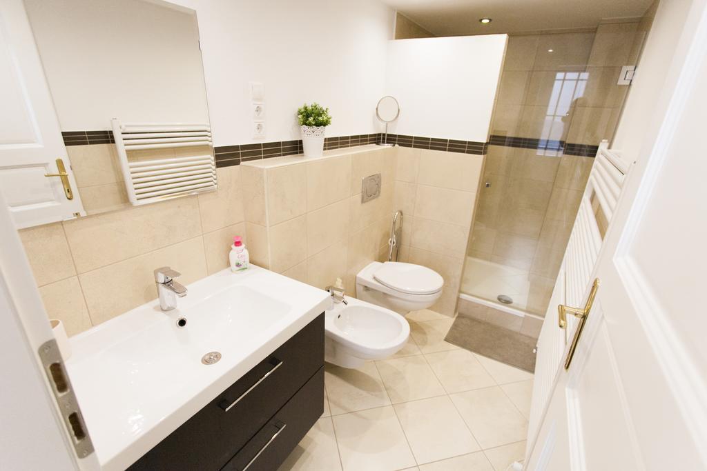 Agora Apartment Будапеща Екстериор снимка