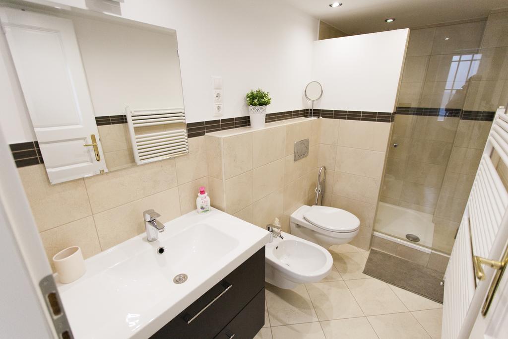Agora Apartment Будапеща Екстериор снимка
