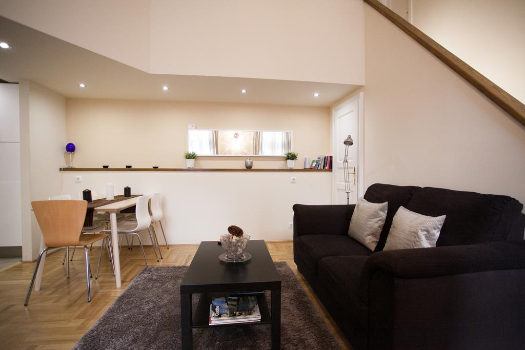 Agora Apartment Будапеща Екстериор снимка