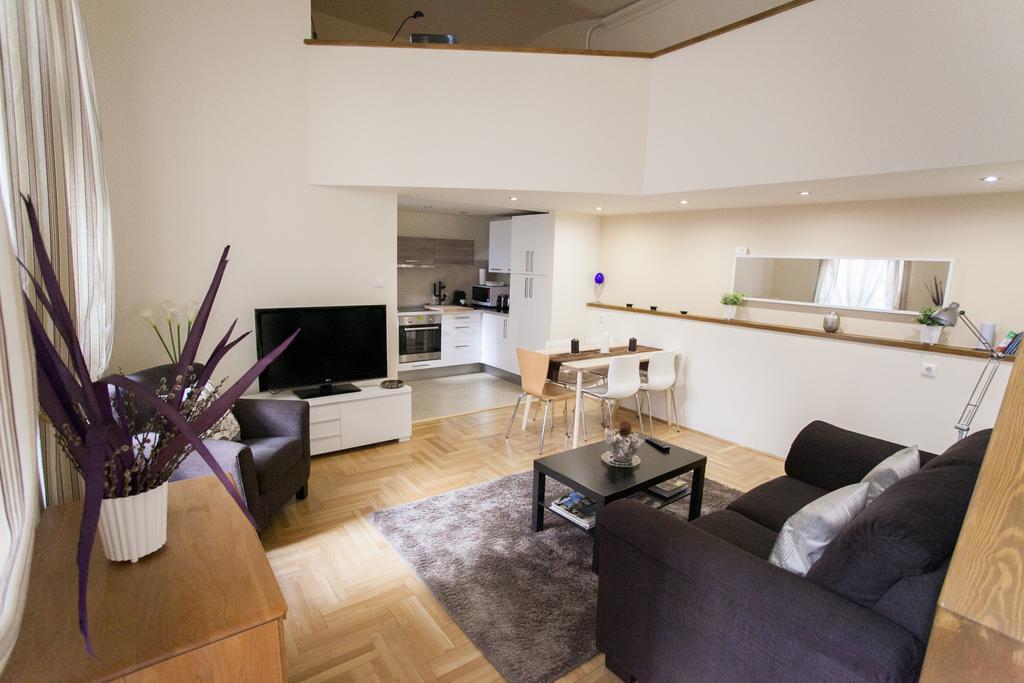 Agora Apartment Будапеща Екстериор снимка