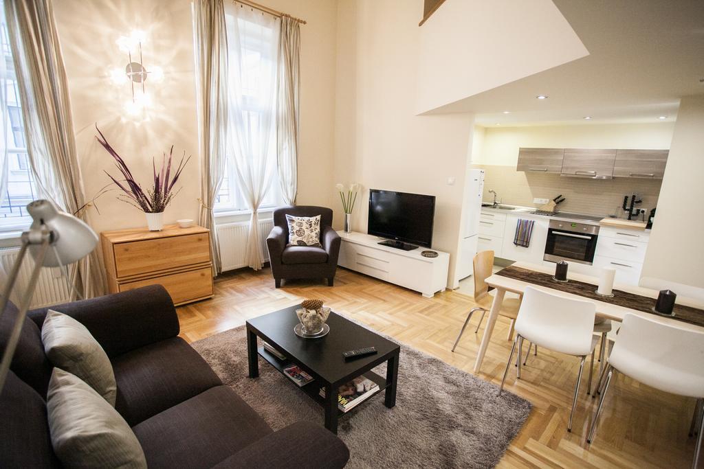 Agora Apartment Будапеща Екстериор снимка
