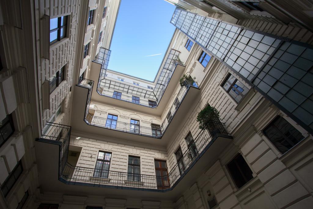 Agora Apartment Будапеща Екстериор снимка
